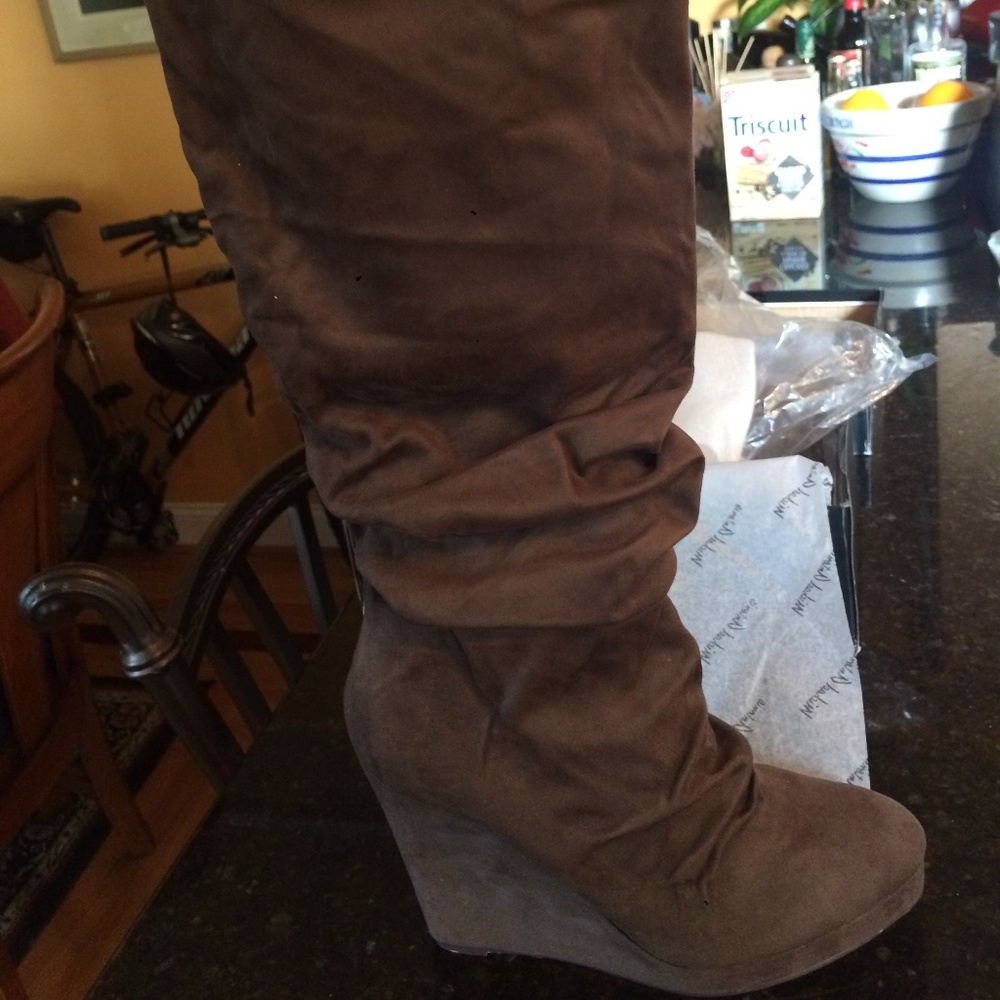 Michael Antonio NEW brown micro suede boots